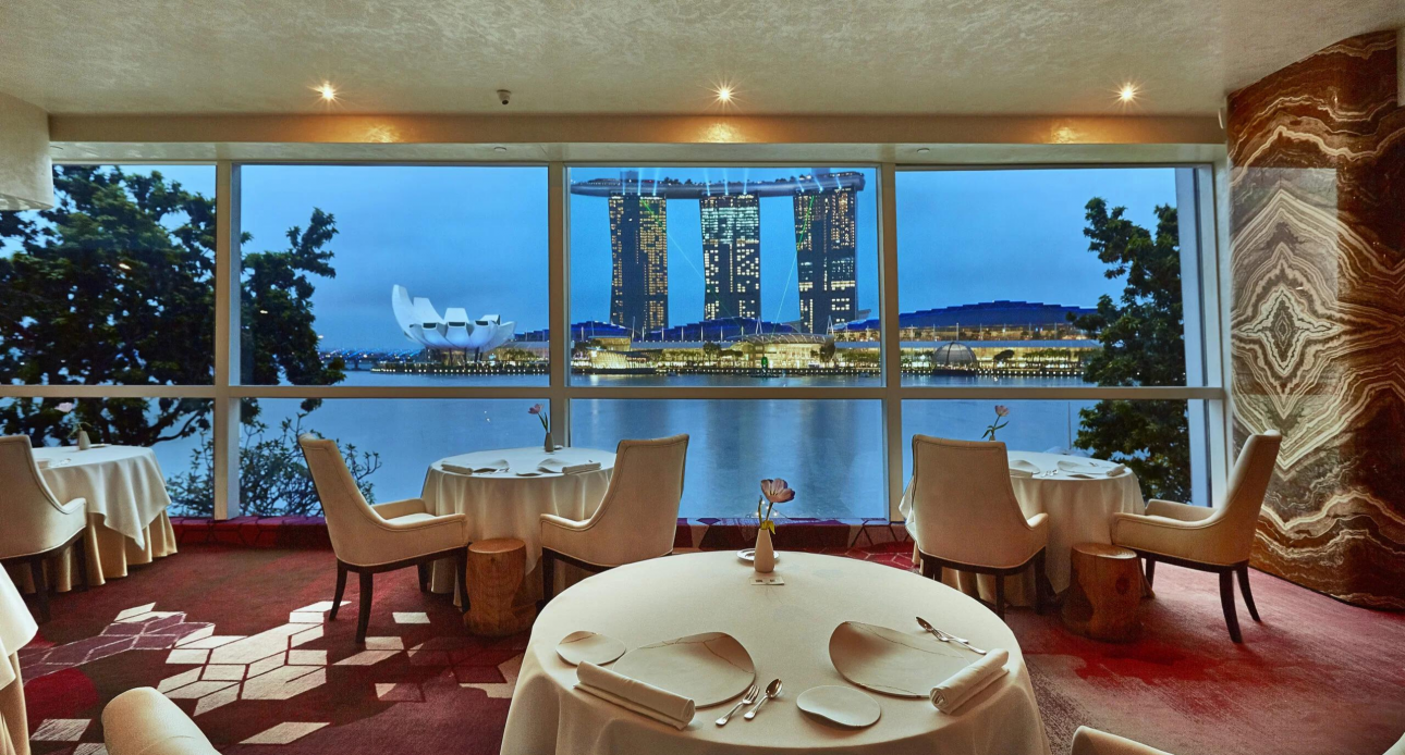 Top 3 Must Visit Dinner Places In Singapore